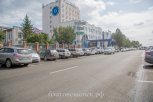 На улице Кузнечной в Благовещенске появились широкие парковки