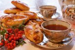 Сырный пирог с брусникой, яблочный сбитень, жаркое с клюквой: меню поздней осени
