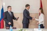 Первые паспорта и лекция от губернатора: Василий Орлов вручил десяти школьникам главные документы