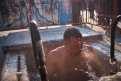 Тысячи амурчан отметили Крещение купанием в проруби: фоторепортаж АП