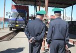 Двух возивших грузы из КНР амурских водителей госпитализировали с температурой