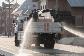 На железнодорожном вокзале Благовещенска вирусы убивают хлоркой (фоторепортаж)