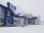 Благовещенский аэропорт из-за затянувшегося снегопада второй день не может принимать самолеты