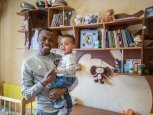 «Сын живет со мной»: африканский папа ждет суда, чтобы лишить мать своего ребенка родительских прав