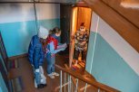 «Пенсионеры благодарны до слез»: волонтеры-медики помогают самоизолированным пожилым амурчанам