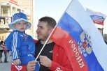 Гимн России в честь Конституции исполнили сегодня на улицах и в парках Благовещенска
