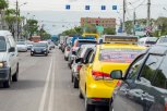 «Ломят цену или не едут»: в Благовещенске таксисты подняли тарифы из-за перекопов и пробок