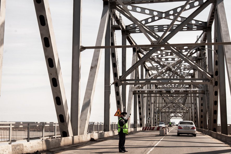 Можно ехать: мост через Зею в Благовещенске открыли для большегрузов / С сегодняшнего дня, 3 октября,  сняты ограничения по весу для транспорта, проезжающему по мосту через Зею.