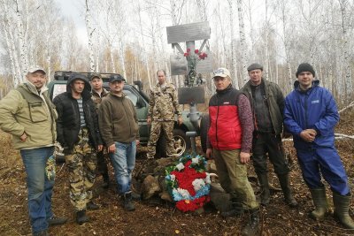 Букет гвоздик от Ларисы Савицкой: амурские экстремалы установили на месте авиакатастрофы памятник
