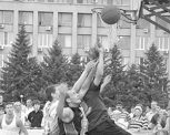 Баскетбол на площади