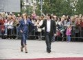 На «звездной дорожке» — ведущие церемонии открытия актеры Елена Ксенофонтова и Эвклид Кюрдзидис.