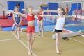 Девочкам очень нравится заниматься спортивной гимнастикой.