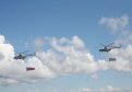 За рулем обоих вертолетов Ми-8 опытные летчики, служившие в горячих точках страны.