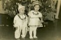 1987 год. На фотографии Лида Левошко в костюме Снежинки и ее маленький брат Кузнецов Саша