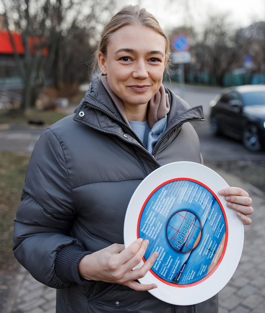 Оксана Акиньшина станет суррогатной мамой, а Сергей Зверев подстрижет  депутатов — Амурская правда, новости Благовещенска и Амурской области