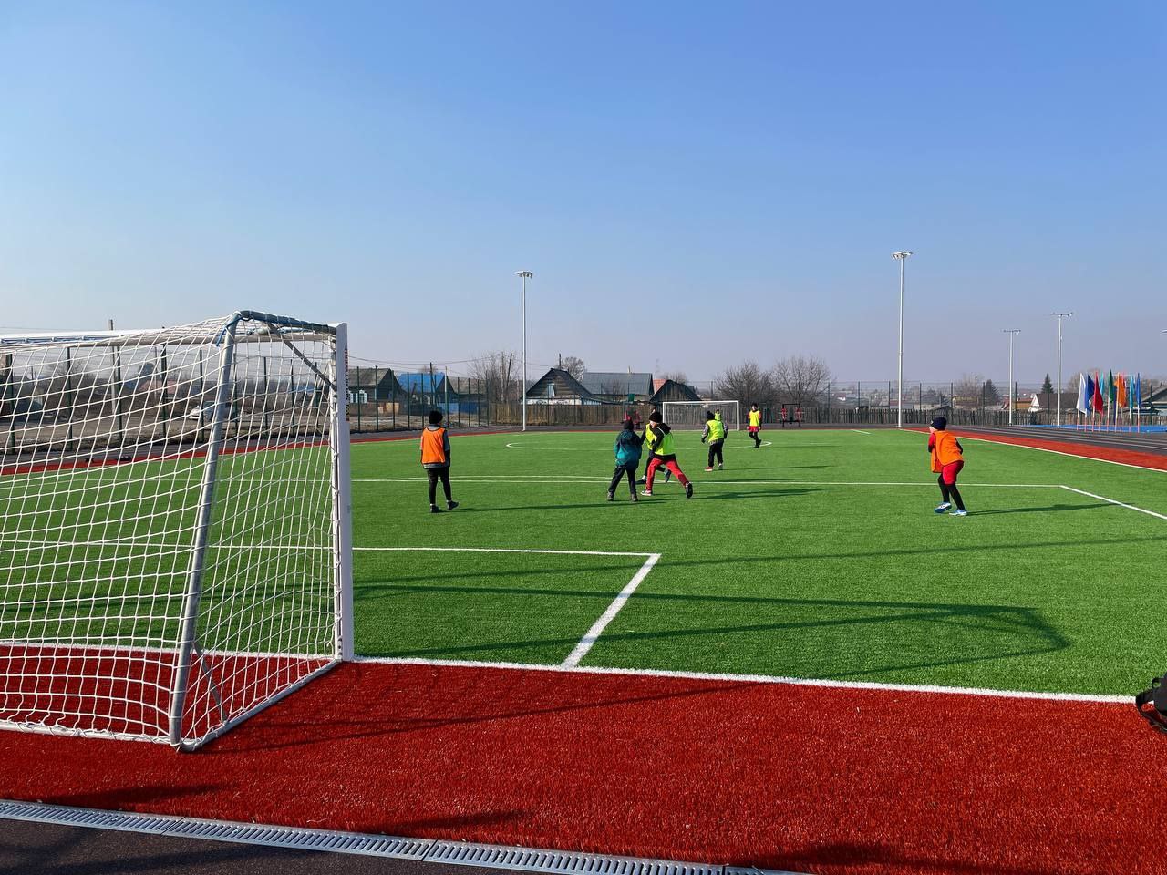 Площадки активно используются для проведения различных школьных соревнований.