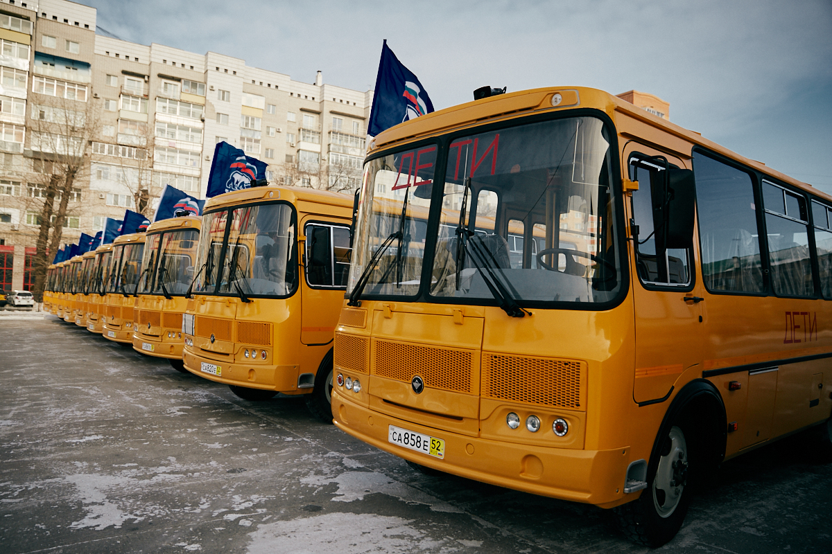 Номер амурского автовокзала. Амурские автобусы. Автобусы ПАЗИКИ С мигалками. Школьный автобус с мигалкой. Автобусы старые желтые с мигалками.