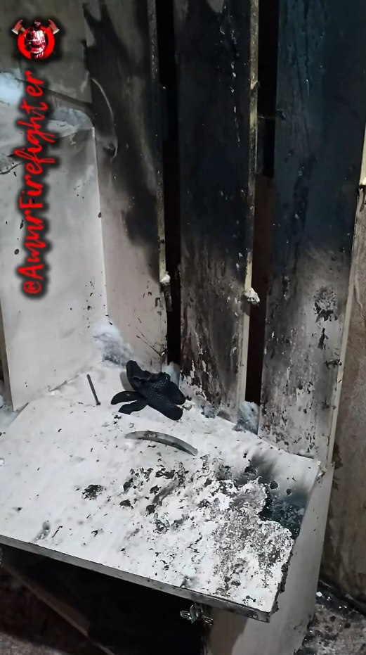 Фото: Скриншот видео канала «Амурский пожарный» Фото: Скриншот видео канала «Амурский пожарный»