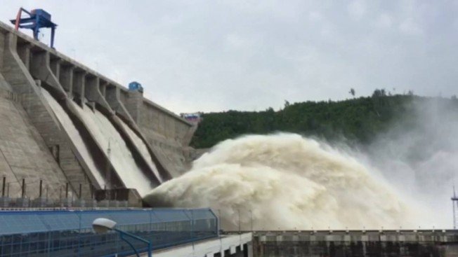 Холостые сбросы воды на Бурейской ГЭС