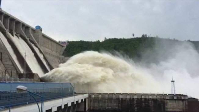 Сбросы воды на Бурейской ГЭС_07.07.2016-1