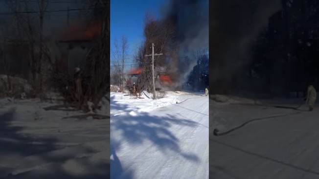 В мазановском селе Таскино сгорело здание почты. Видео очевидцев