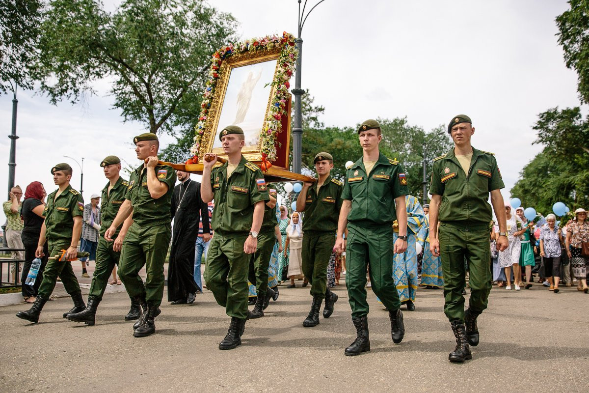 Албазинскую икону Божией Матери пронесли по амурской столице. Фоторепортаж