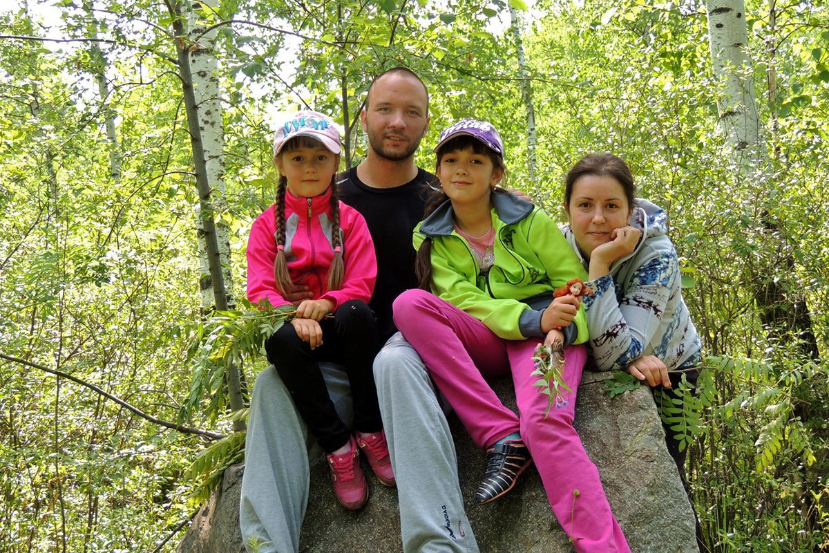 Домохозяйка из Сковородинского района с фотоаппаратом охотится на птиц и насекомых