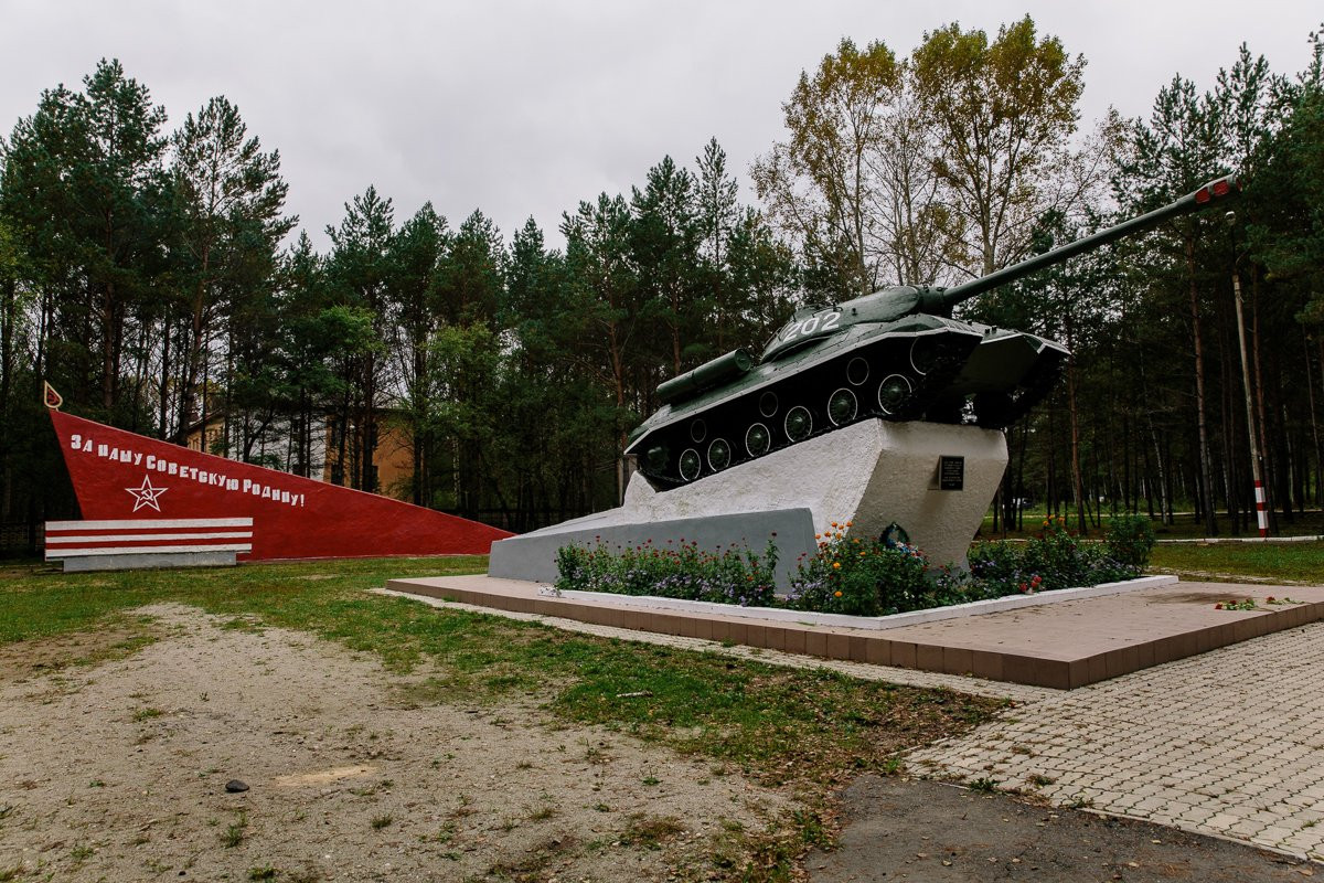 Танки здесь уже не грохочут: журналисты АП прошлись по территории заброшенного танкового училища