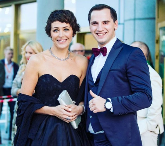 #АмурскаяОсень: звезды фестиваля фотографируют Благовещенск, поклонников и местную моду