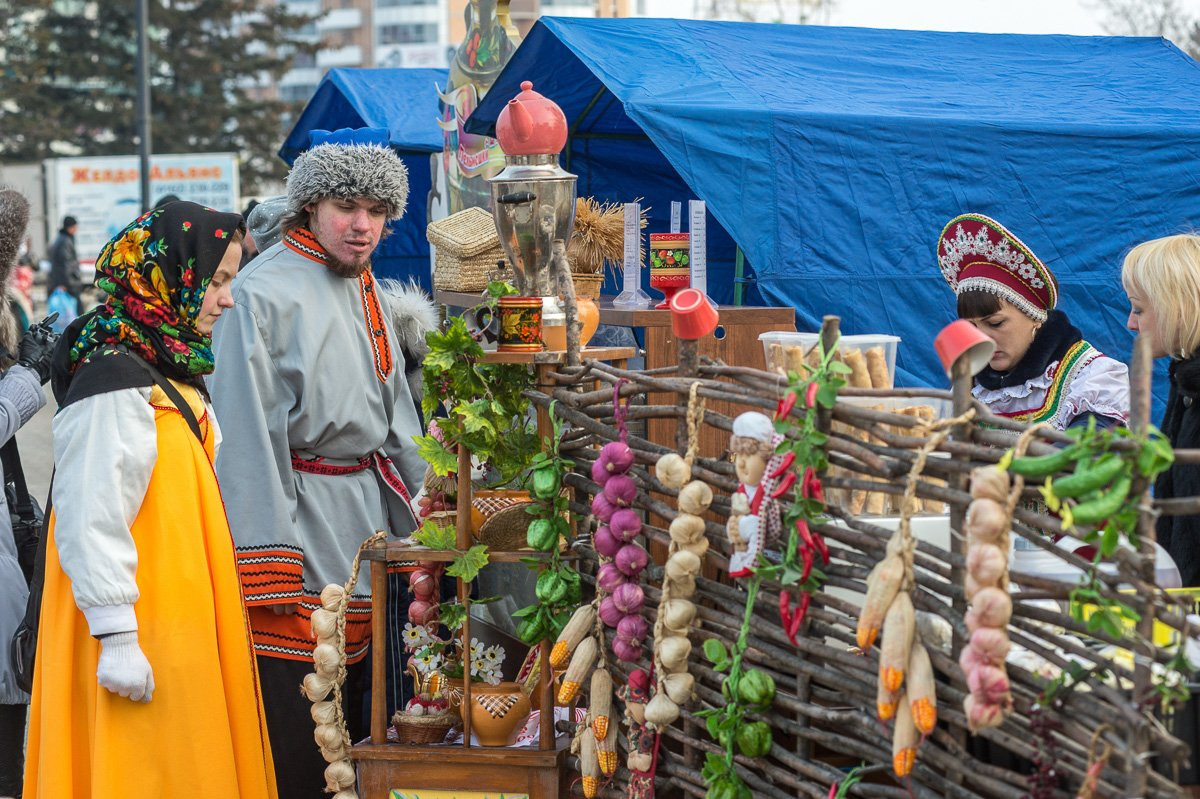 Народные танцы и живой флаг: Благовещенск отметил День народного единства (фоторепортаж)