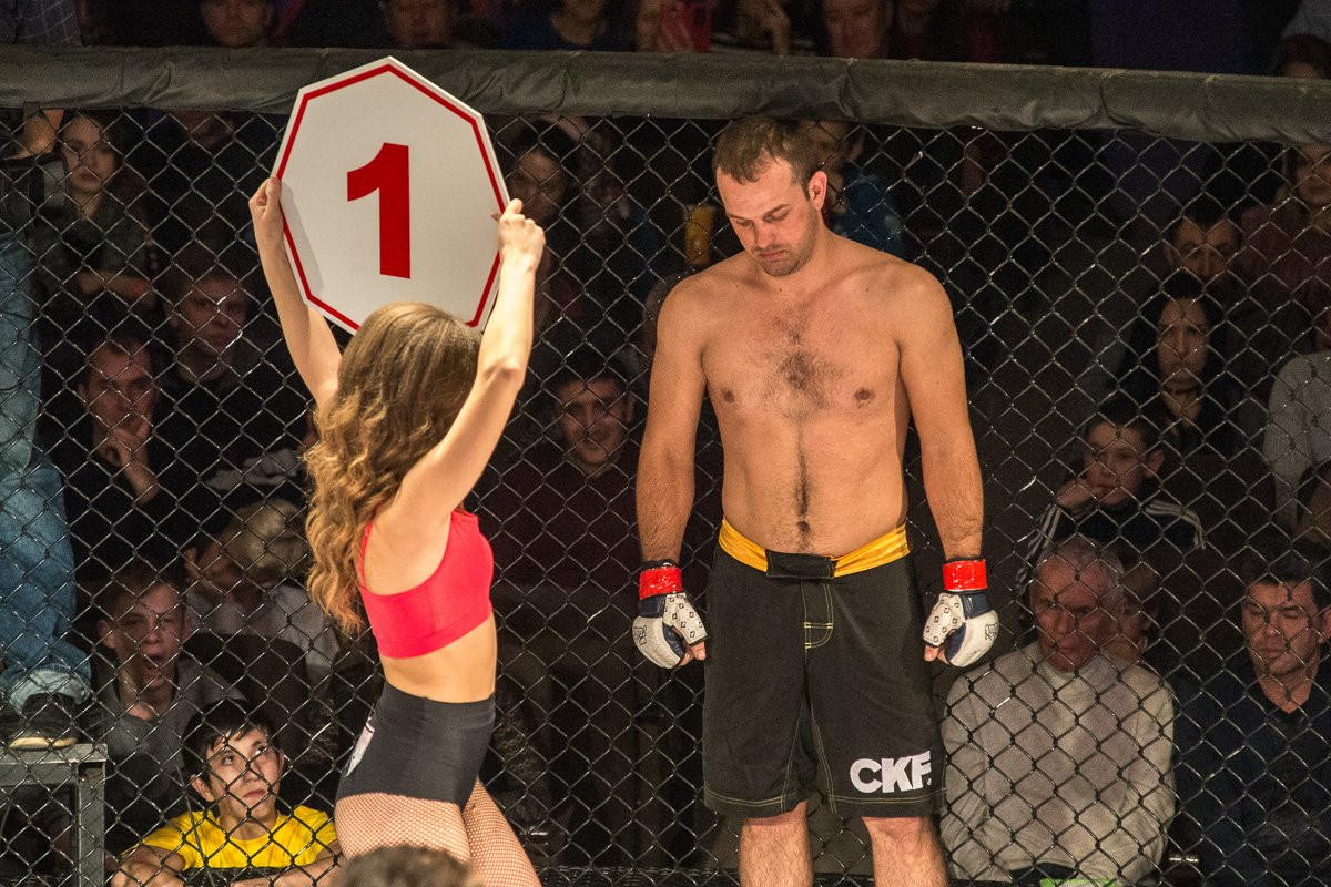 В клетке сошлись девушки: фоторепортаж с панкратиона в Благовещенске