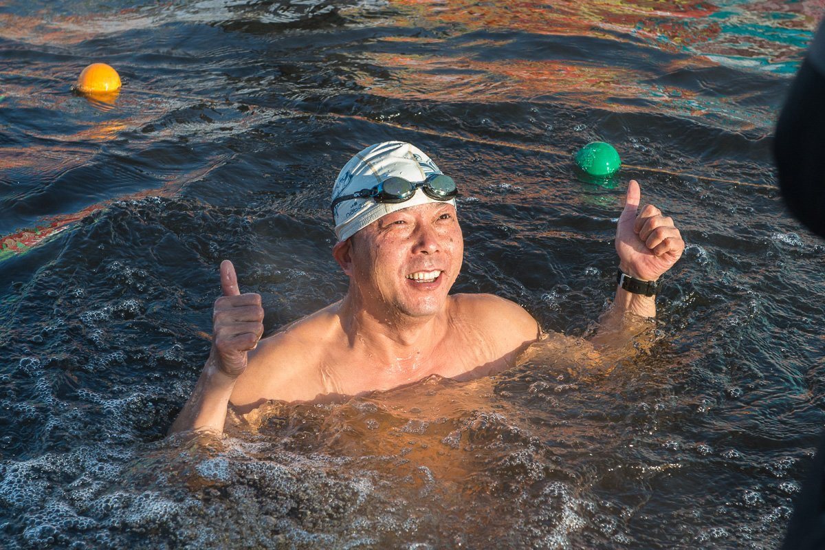 Амурские и китайские моржи устроили заплыв в проруби Благовещенска (36 фото)