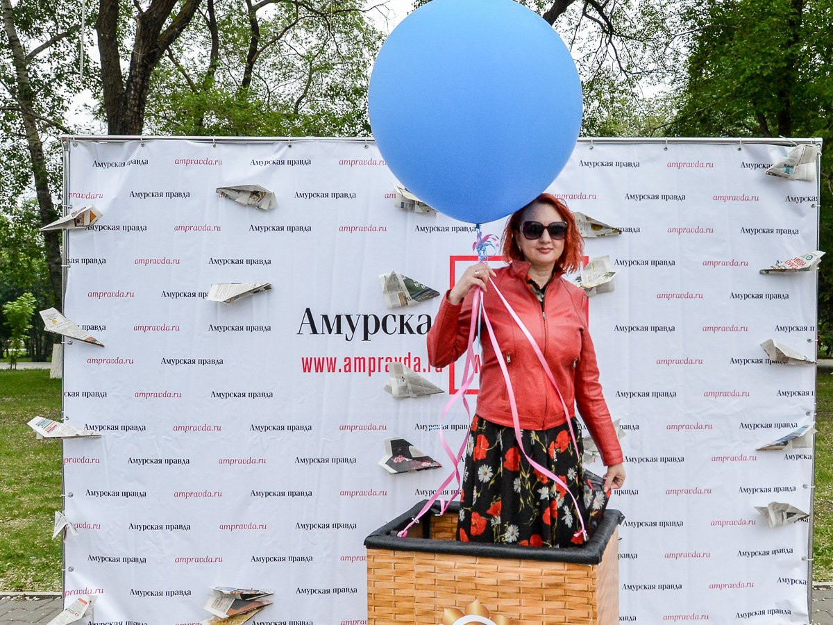 Фотосалон АП: амурчане полетали на воздушном шаре и запустили самолетики