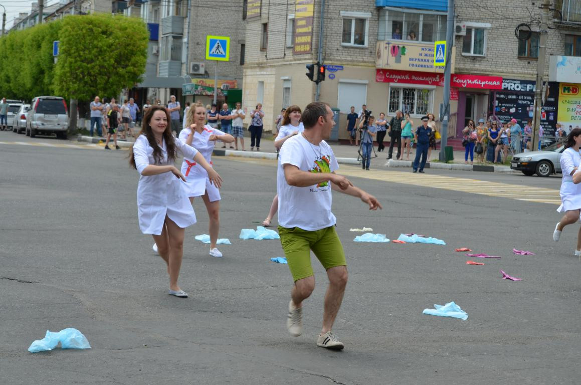 После спасения горожанина белогорские медработники станцевали на улице (фото и видео)