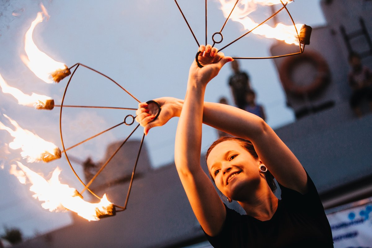 Российско-китайская ярмарка завершилась танцами и костром дружбы