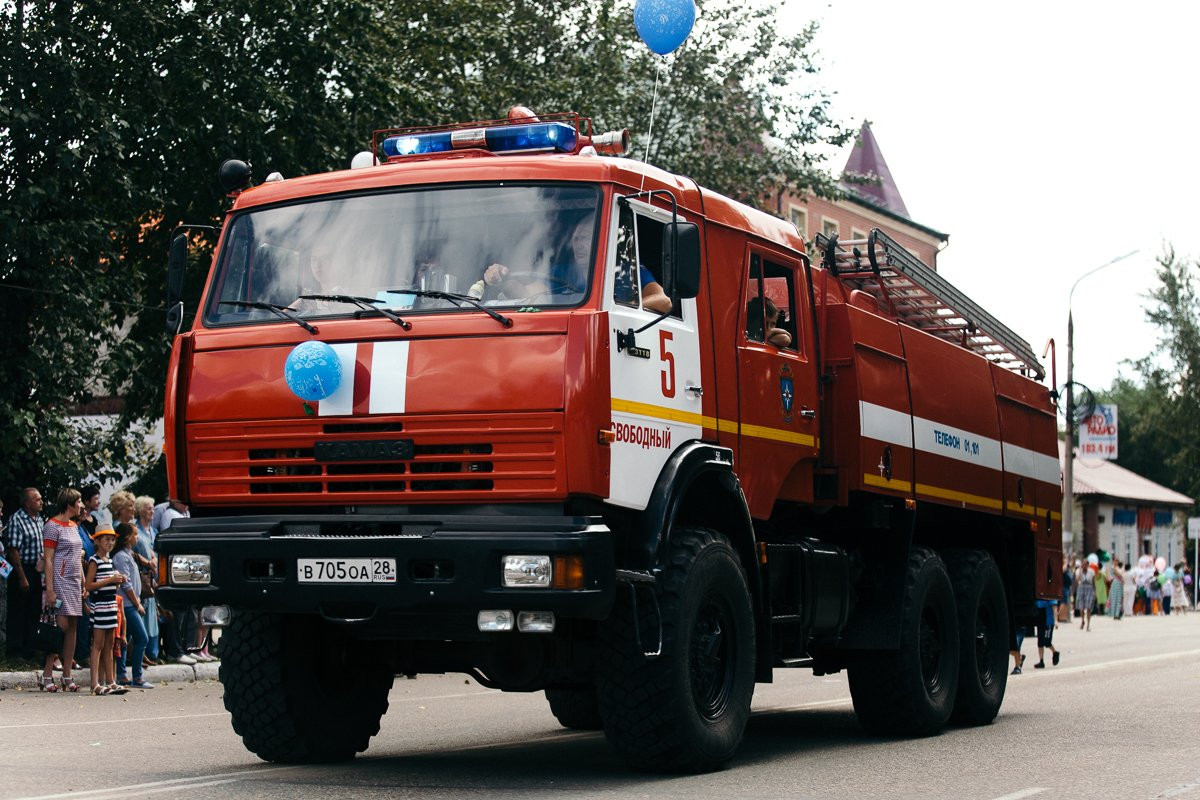 Звезды, шествие и футбол: Свободный празднует 105-й День рождения