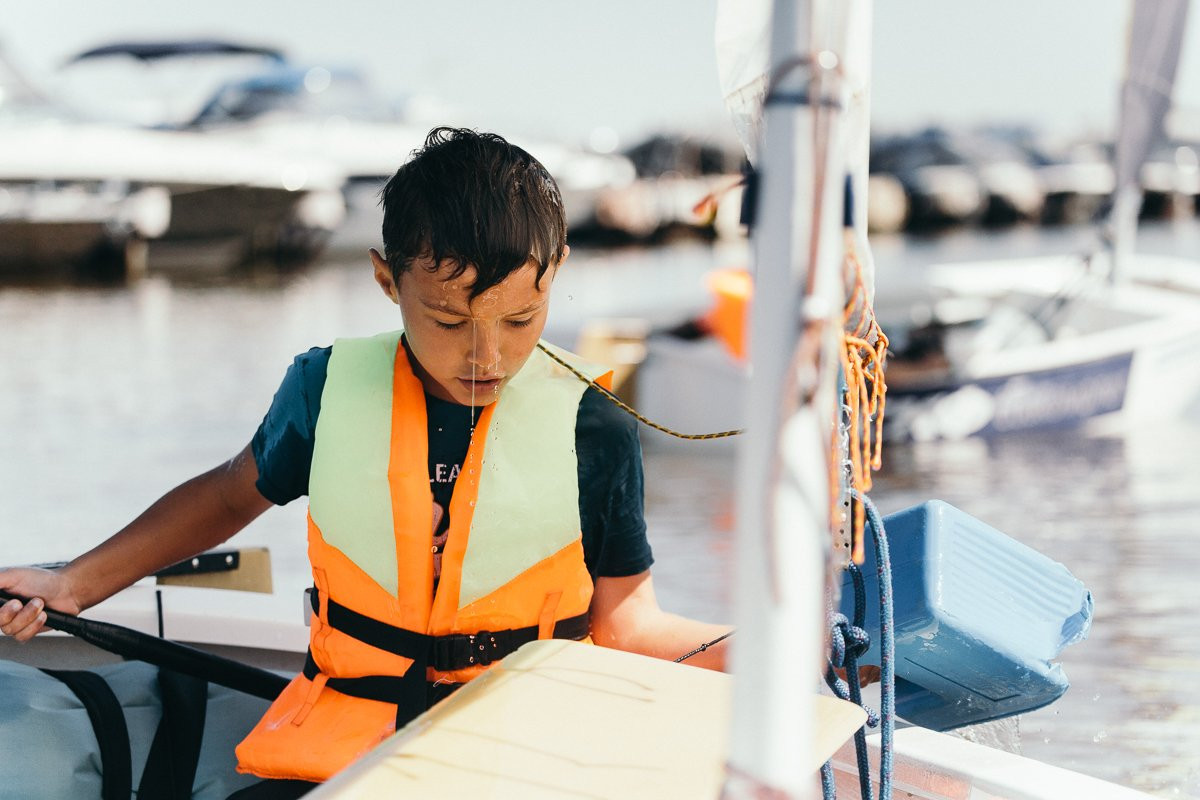 В ожидании ветра: штиль сорвал соревнования яхтсменов в амурской столице