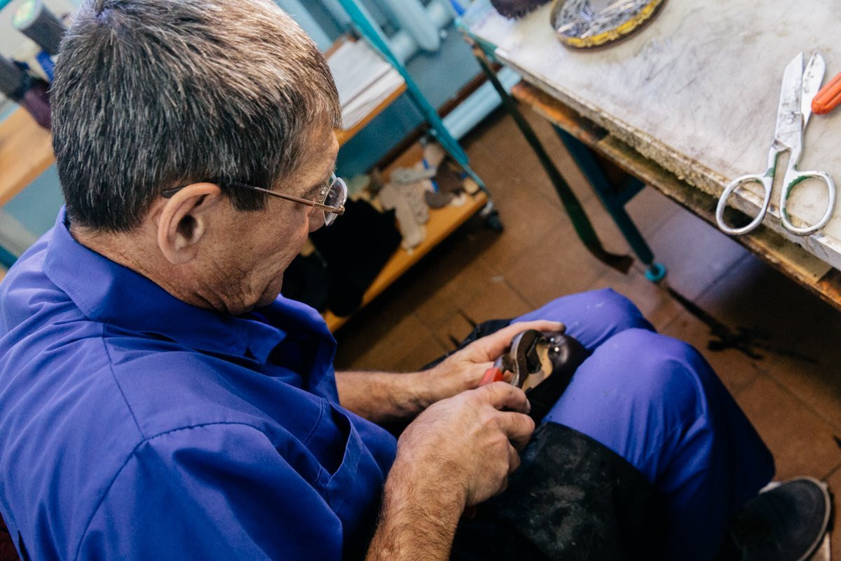 На лабутенах вход воспрещен: где в Благовещенске шьют обувь на самые нестандартные ноги (фото)