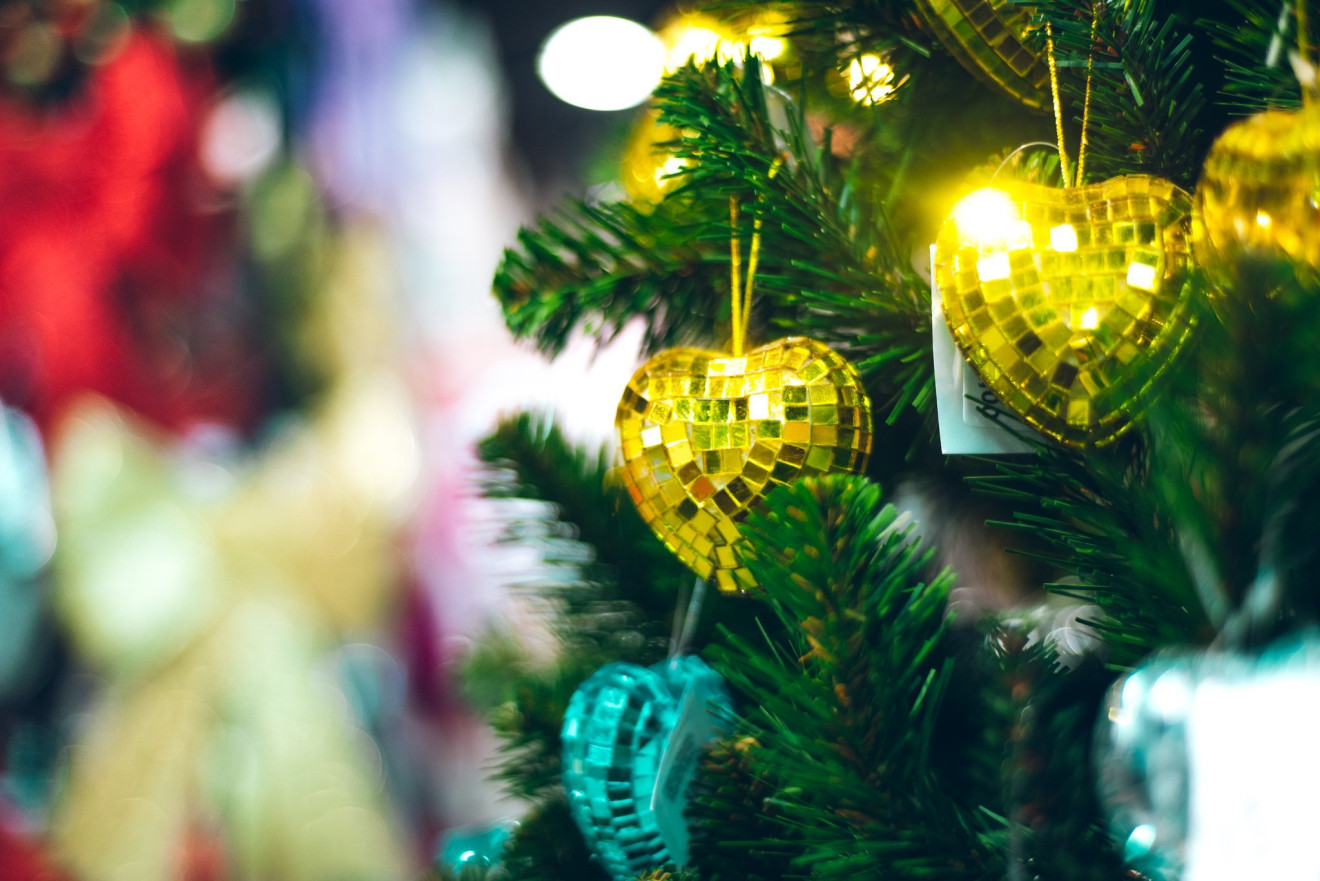 Благовещенцы штурмуют магазины в поисках новогоднего настроения (фото)