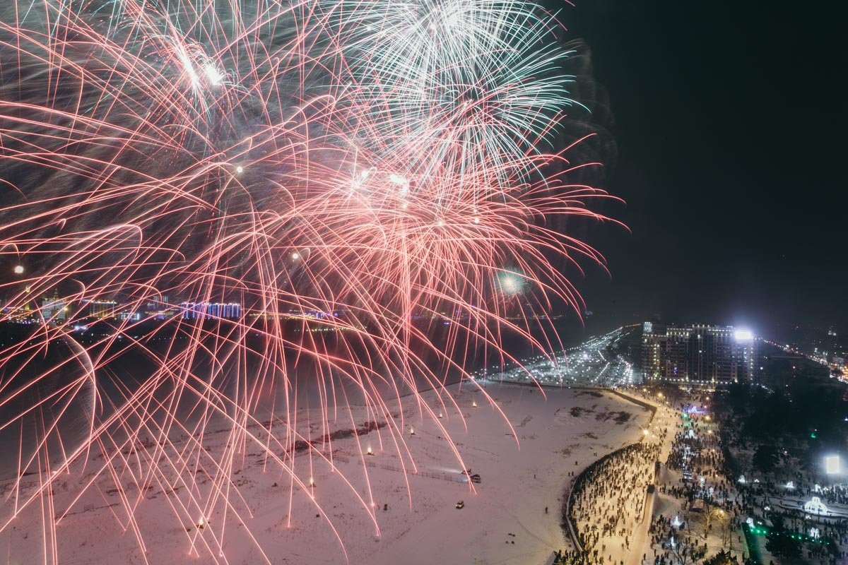 Над Благовещенском прогремел 30-минутный новогодний салют