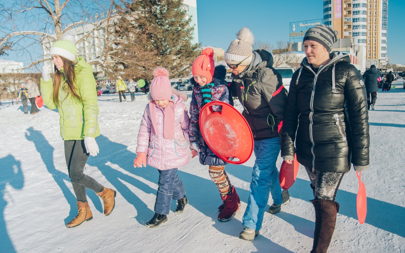 Хорошая погода выгнала благовещенцев на горки (фоторепортаж)