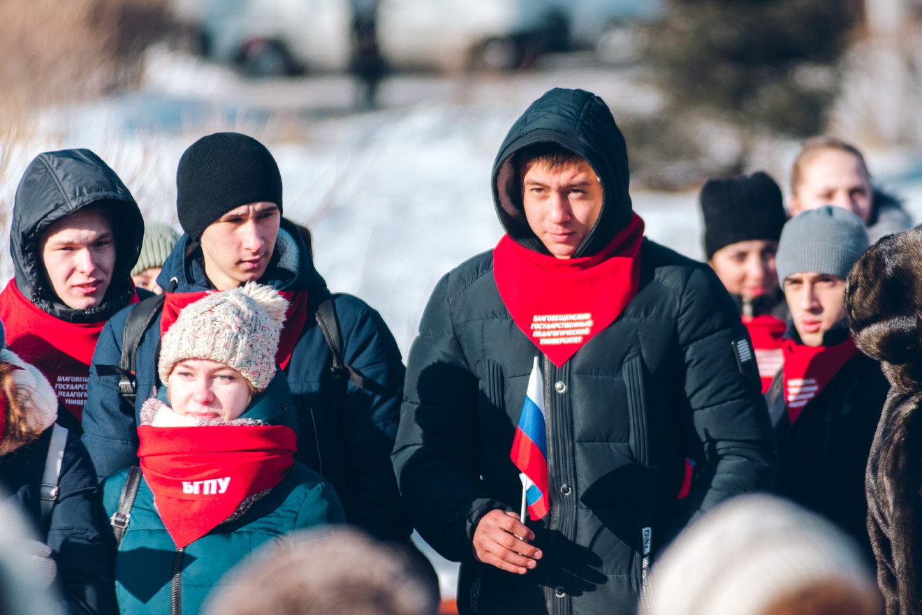 Благовещенцы вышли на митинг в поддержку российских олимпийцев (фоторепортаж)