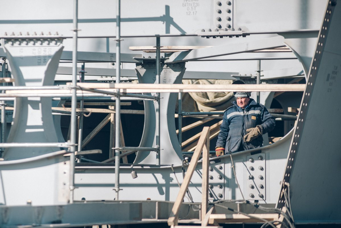 Мост через Амур в Китай строят круглосуточно (фото)