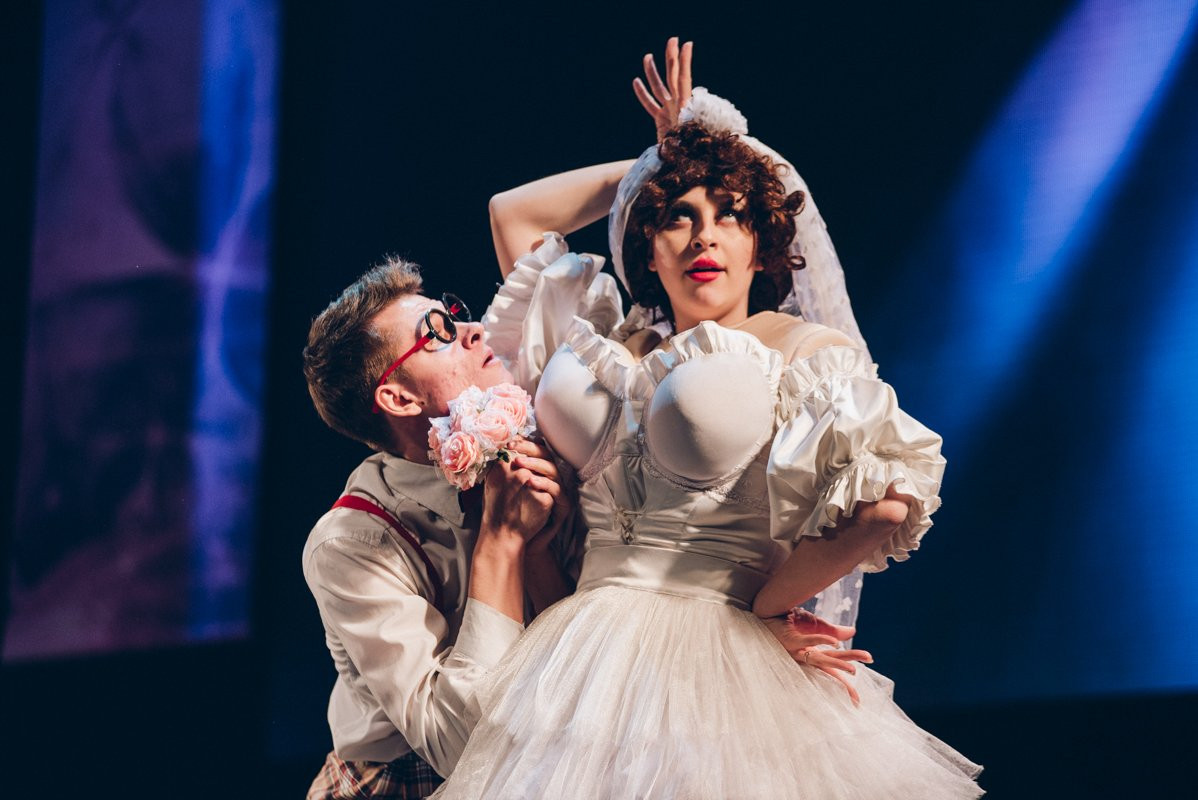 «Вы вдохновляете нас на подвиги»: губернатор поздравил амурчанок с 8 марта (фото)