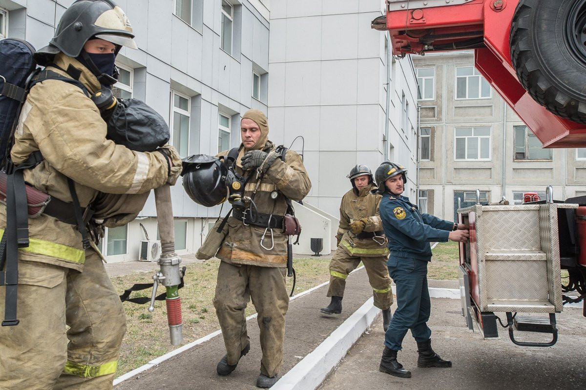 Благовещенская горбольница потренировалась эвакуировать людей в случае огненного ЧП (фото)