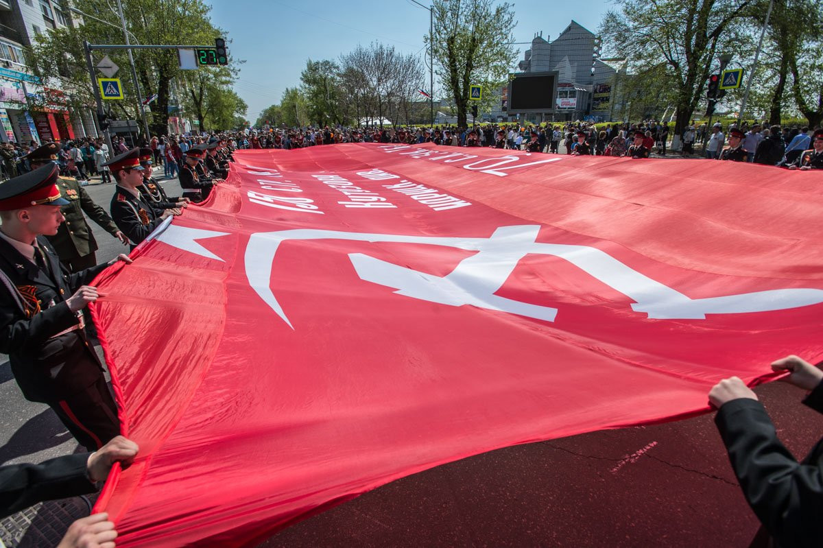 «Бессмертный полк» собрал рекордное число участников в Благовещенске (фоторепортаж)