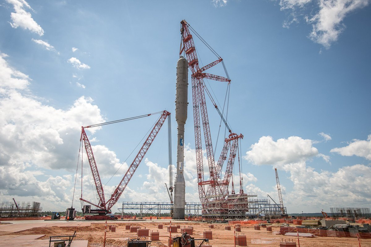 На Амурском ГПЗ монтируют первое крупногабаритное оборудование