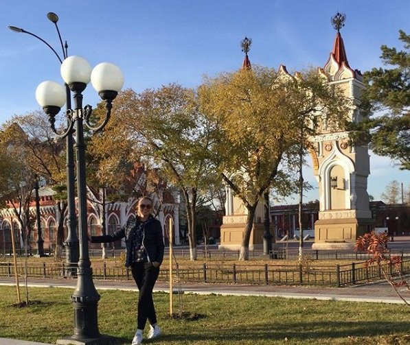 Прощание с золотой осенью: амурчане фотографируют цветущую сирень и небо
