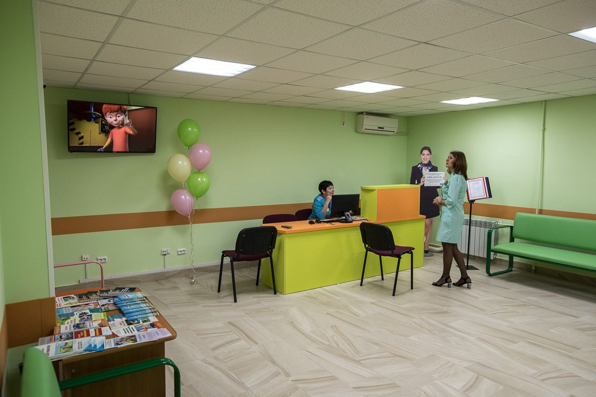 «Не будем экономить на здоровье детей»: губернатор оценил ремонт благовещенской детской поликлиники