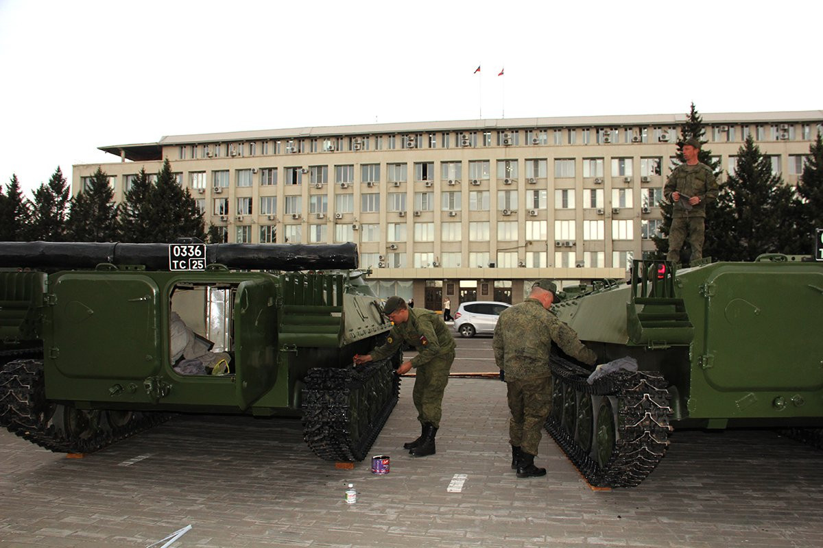 К параду Победы готовы: на главную площадь Благовещенска въехала боевая техника (фото)